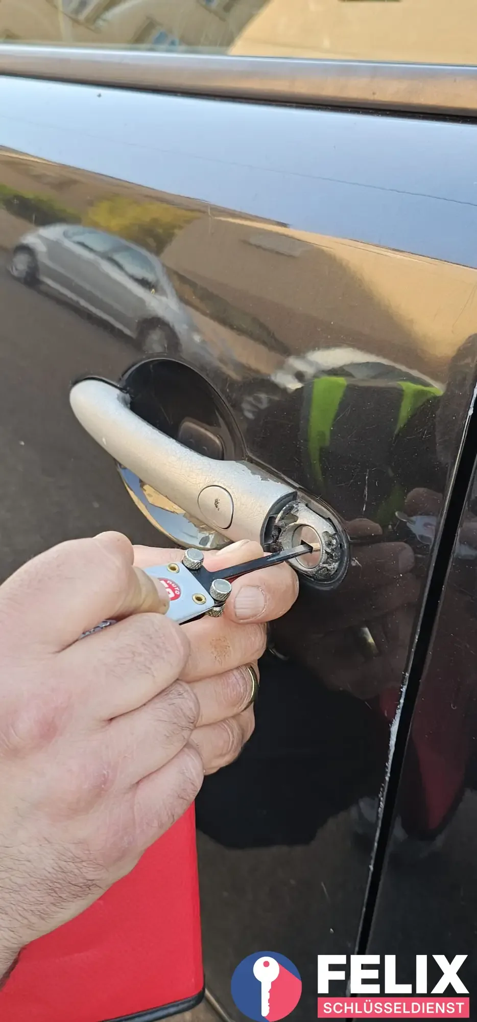 Geöffnetes Fahrzeug nach dem Einsatz des Schlüsseldienstes in Stuttgart