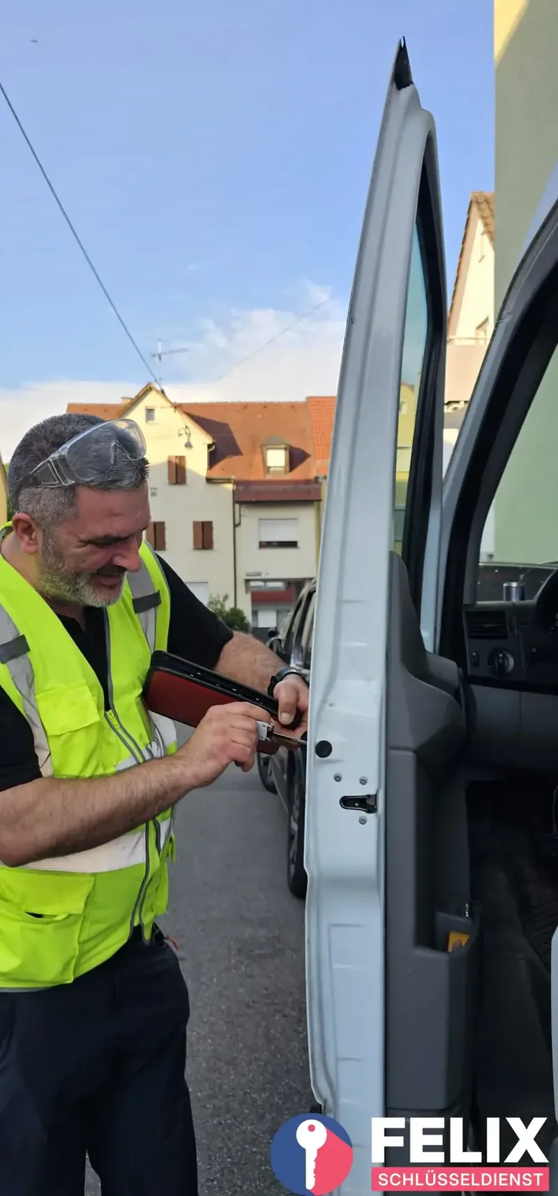 Beschädigungsfreie Autoöffnung durch Schlüsseldienst Felix