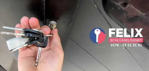 Servicefahrzeug von Schlüsseldienst Felix mit Rufnummer