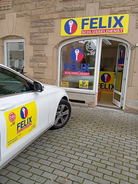 Arbeit am Schließzylinder in der Werkstatt von Schlüsseldienst Felix