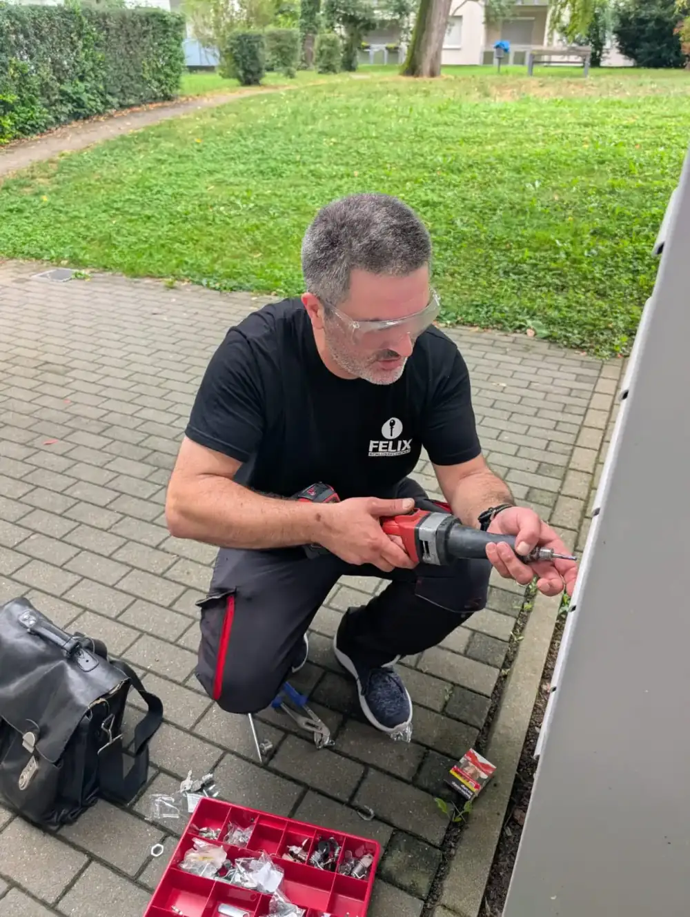 Tresoröffnung Stuttgart – Felix Schlüsseldienst öffnet Safe diskret